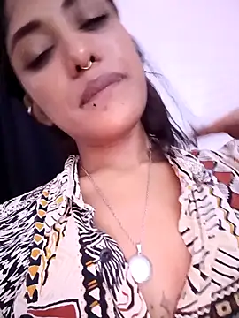 Snapshot of VictoireFeller chatting on October 7, 2025, 5:04 am VictoireFeller online show from October 7, 2025, 5:04 am