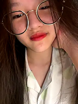 Krixxi22 online show from November 4, 2025, 2:49 pm