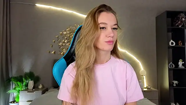 Snapshot of BBabyShark chatting on December 9, 2024, 1:18 am BBabyShark online show from December 9, 2024, 1:18 am