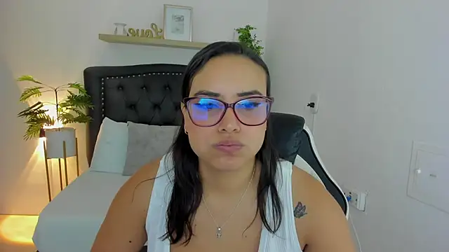 Snapshot of zoe_danae_ chatting on January 17, 2025, 12:10 pm zoe danae online show from January 17, 2025, 12:10 pm