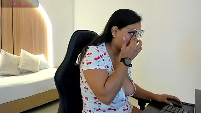 Snapshot of zoe_danae_ chatting on October 23, 2025, 12:15 pm zoe danae online show from October 23, 2025, 12:15 pm