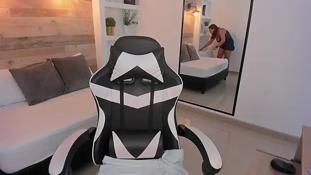 Snapshot of zoe_danae_ chatting on February 11, 2026, 12:32 pm zoe danae online show from February 11, 2026, 12:32 pm