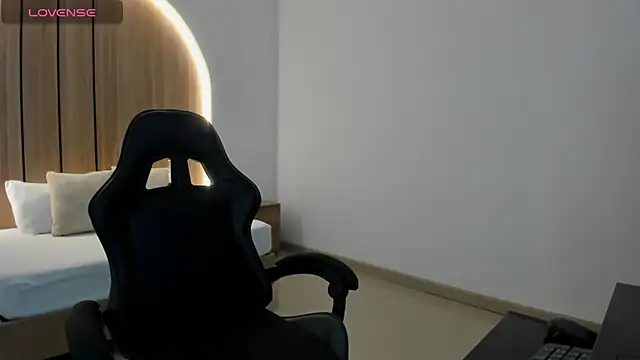 Snapshot of zoe_danae_ chatting on March 27, 2026, 12:27 pm zoe danae online show from March 27, 2026, 12:27 pm