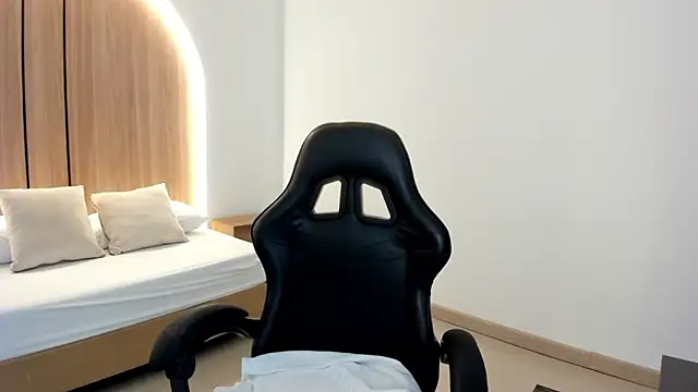 Snapshot of zoe_danae_ chatting on April 1, 2026, 12:17 pm zoe danae online show from April 1, 2026, 12:17 pm