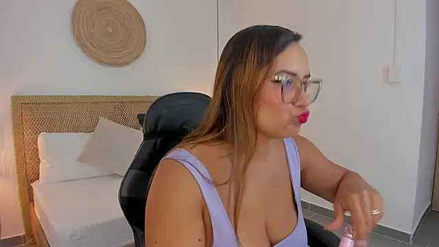 zoe danae  online show from July 15, 2026, 12:21 pm