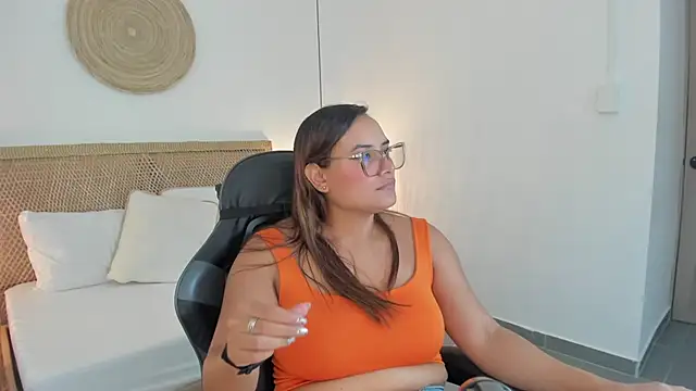 zoe danae  online show from July 28, 2026, 12:23 pm