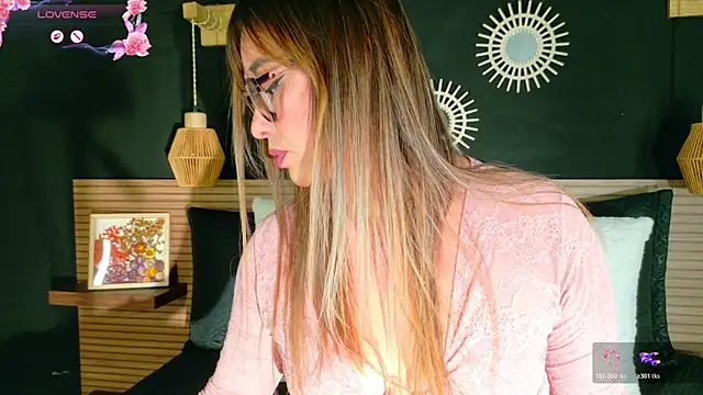 AnnaVictoria   online show from April 17, 2026, 10:24 pm