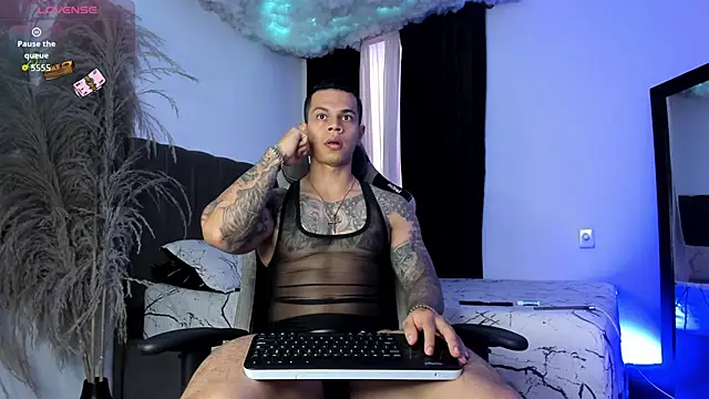 Snapshot of Aron_Dark chatting on March 6, 2026, 8:49 pm Aron Dark online show from March 6, 2026, 8:49 pm