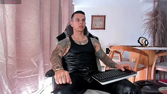 Snapshot of Aron_Dark chatting on April 28, 2026, 8:03 pm Aron Dark online show from April 28, 2026, 8:03 pm