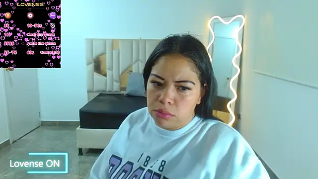 Snapshot of martinna_tay chatting on February 4, 2025, 1:02 am martinna tay online show from February 4, 2025, 1:02 am