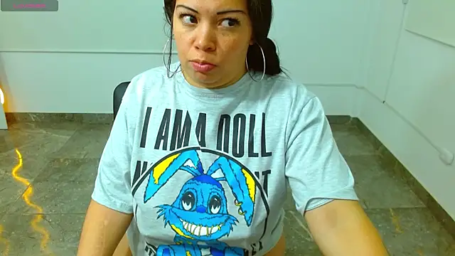 Snapshot of martinna_tay chatting on February 26, 2025, 9:42 am martinna tay online show from February 26, 2025, 9:42 am