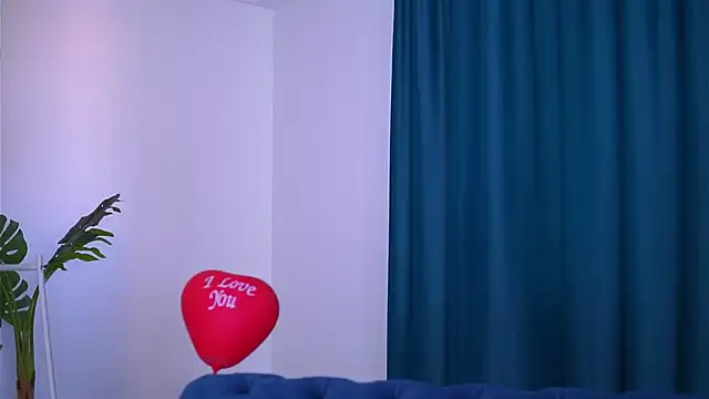 LovingBlondie online show from February 21, 2025, 11:33 am