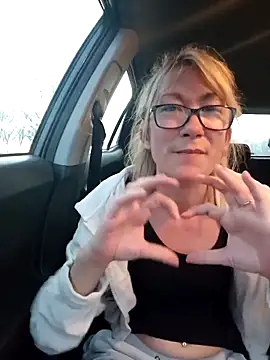 Timide girl2 online show from March 12, 2025, 2:56 pm