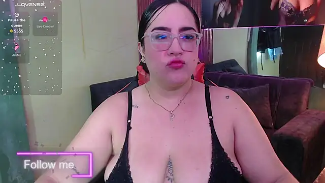 Sofiia davis23 online show from May 11, 2026, 1:28 pm