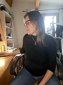 Snapshot of SpiceLea chatting on December 10, 2024, 2:39 pm SpiceLea online show from December 10, 2024, 2:39 pm