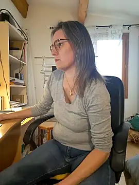 Snapshot of SpiceLea chatting on December 11, 2024, 2:54 pm SpiceLea online show from December 11, 2024, 2:54 pm