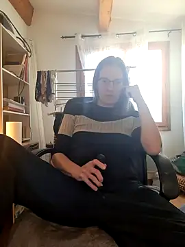 Snapshot of SpiceLea chatting on December 16, 2024, 3:00 pm SpiceLea online show from December 16, 2024, 3:00 pm