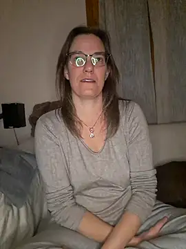 Snapshot of SpiceLea chatting on December 17, 2024, 9:16 pm SpiceLea online show from December 17, 2024, 9:16 pm