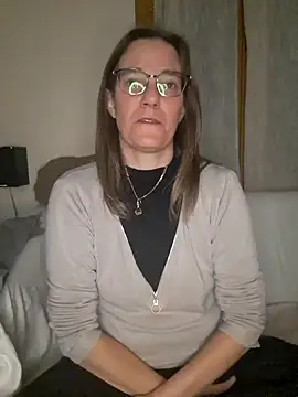 Snapshot of SpiceLea chatting on December 19, 2024, 10:21 pm SpiceLea online show from December 19, 2024, 10:21 pm