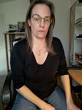 Snapshot of SpiceLea chatting on December 21, 2024, 2:37 pm SpiceLea online show from December 21, 2024, 2:37 pm