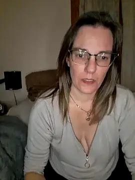 Snapshot of SpiceLea chatting on December 21, 2024, 10:08 pm SpiceLea online show from December 21, 2024, 10:08 pm