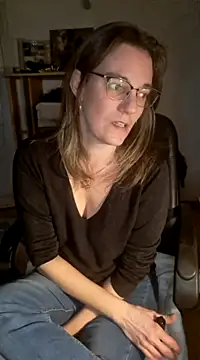 Snapshot of SpiceLea chatting on January 6, 2025, 5:49 pm SpiceLea online show from January 6, 2025, 5:49 pm