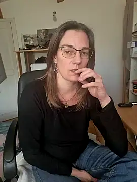 Snapshot of SpiceLea chatting on January 7, 2025, 2:41 pm SpiceLea online show from January 7, 2025, 2:41 pm