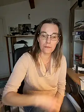 Snapshot of SpiceLea chatting on January 9, 2025, 3:01 pm SpiceLea online show from January 9, 2025, 3:01 pm