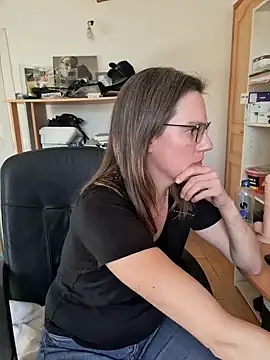 Snapshot of SpiceLea chatting on January 13, 2025, 2:53 pm SpiceLea online show from January 13, 2025, 2:53 pm