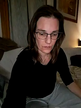 Snapshot of SpiceLea chatting on January 24, 2025, 9:47 pm SpiceLea online show from January 24, 2025, 9:47 pm