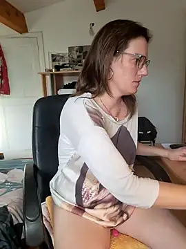 Snapshot of SpiceLea chatting on February 1, 2025, 3:50 pm SpiceLea online show from February 1, 2025, 3:50 pm