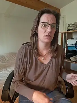 Snapshot of SpiceLea chatting on February 14, 2025, 1:29 pm SpiceLea online show from February 14, 2025, 1:29 pm