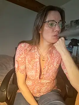 Snapshot of SpiceLea chatting on February 18, 2025, 12:28 pm SpiceLea online show from February 18, 2025, 12:28 pm