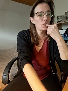 Snapshot of SpiceLea chatting on February 23, 2025, 1:21 pm SpiceLea online show from February 23, 2025, 1:21 pm