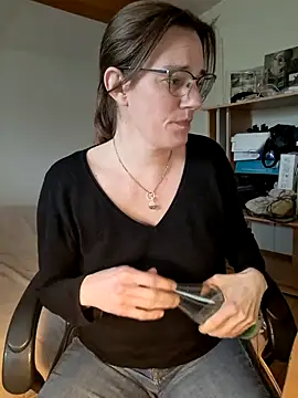 Snapshot of SpiceLea chatting on February 24, 2025, 12:59 pm SpiceLea online show from February 24, 2025, 12:59 pm