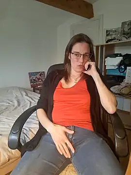 Snapshot of SpiceLea chatting on March 6, 2025, 12:41 pm SpiceLea online show from March 6, 2025, 12:41 pm