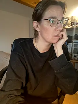 Snapshot of SpiceLea chatting on March 7, 2025, 12:34 pm SpiceLea online show from March 7, 2025, 12:34 pm