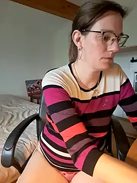 Snapshot of SpiceLea chatting on March 10, 2025, 12:37 pm SpiceLea online show from March 10, 2025, 12:37 pm