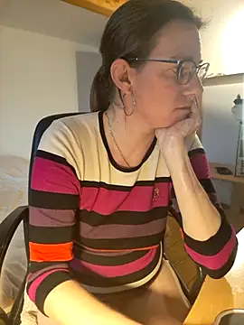 Snapshot of SpiceLea chatting on March 10, 2025, 5:07 pm SpiceLea online show from March 10, 2025, 5:07 pm