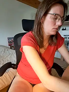 Snapshot of SpiceLea chatting on March 14, 2025, 12:51 pm SpiceLea online show from March 14, 2025, 12:51 pm