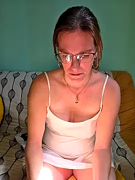 Snapshot of SpiceLea chatting on September 15, 2025, 11:32 am SpiceLea online show from September 15, 2025, 11:32 am