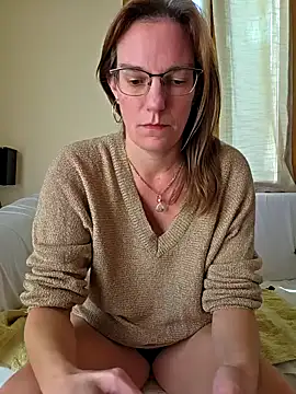 Snapshot of SpiceLea chatting on September 21, 2025, 1:57 pm SpiceLea online show from September 21, 2025, 1:57 pm