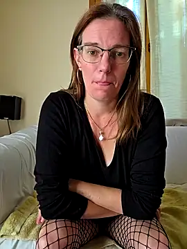 Snapshot of SpiceLea chatting on September 22, 2025, 1:35 pm SpiceLea online show from September 22, 2025, 1:35 pm