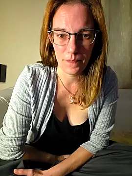 Snapshot of SpiceLea chatting on October 13, 2025, 7:36 pm SpiceLea online show from October 13, 2025, 7:36 pm