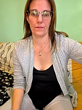 Snapshot of SpiceLea chatting on November 8, 2025, 3:23 pm SpiceLea online show from November 8, 2025, 3:23 pm