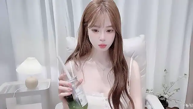 Yuuuuuly online show from November 13, 2025, 3:55 pm