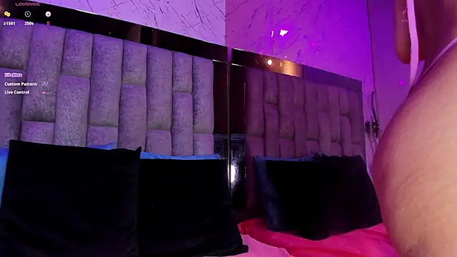 AshleyCampbell  online show from January 9, 2025, 7:10 am