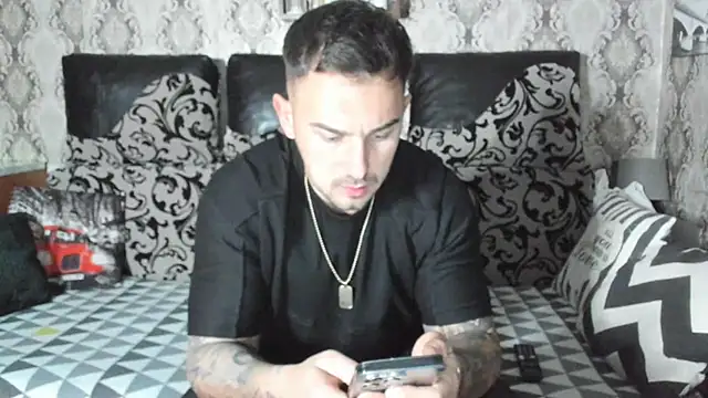 Snapshot of Jonmusclemaster chatting on December 4, 2024, 7:34 pm Jonmusclemaster online show from December 4, 2024, 7:34 pm