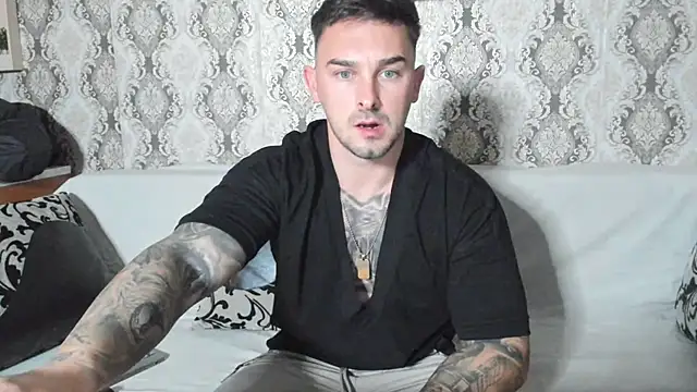 Snapshot of Jonmusclemaster chatting on December 6, 2024, 7:34 pm Jonmusclemaster online show from December 6, 2024, 7:34 pm