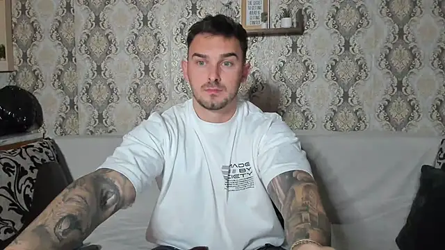 Snapshot of Jonmusclemaster chatting on December 11, 2024, 8:18 pm Jonmusclemaster online show from December 11, 2024, 8:18 pm